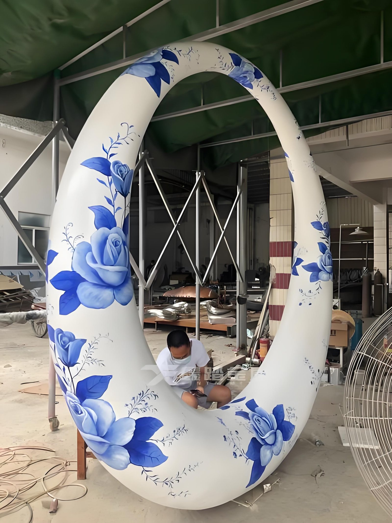 Blue-and-white floral ring